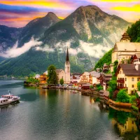 Ville de Hallstatt au Coucher du Soleil, Autriche