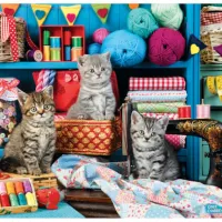 Connecting Pieces - Des Chatons dans l'Atelier de Couture