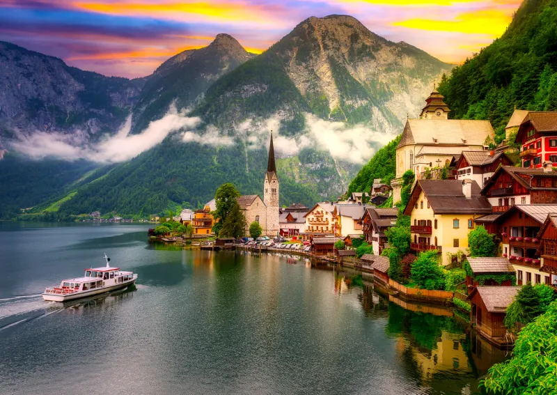 Ville de Hallstatt au Coucher du Soleil, Autriche