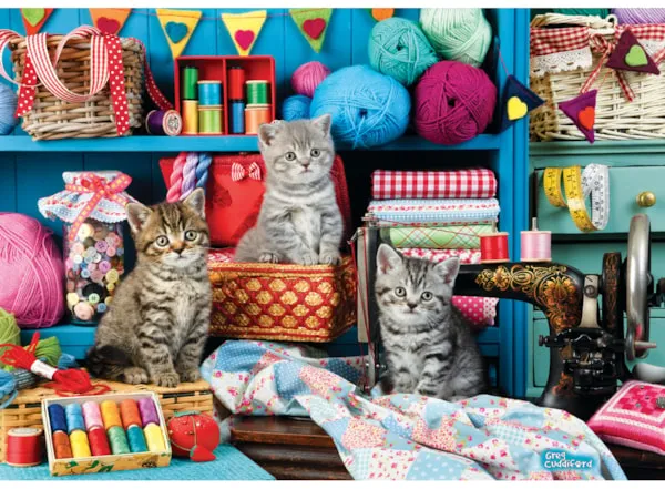 Connecting Pieces - Des Chatons dans l'Atelier de Couture