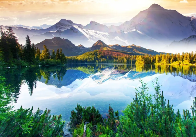 La Montagne derrière le Lac