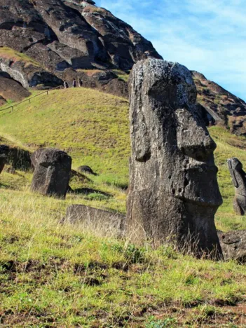 Produit Île de Pâques, Moai at Quarry Image