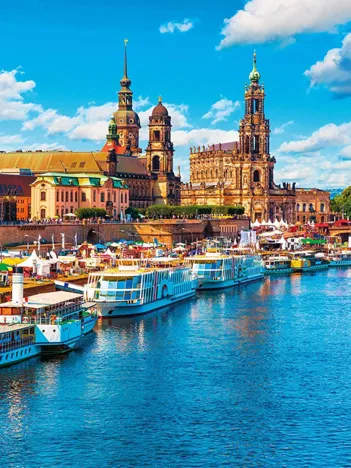 Produit Old Town at Elbe River Dresden Image