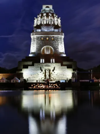 Produit Deutschland Edition - Völkerschlachtdenkmal, Leipzig, Allemagne by Night Image