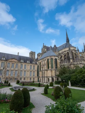 Produit Jardin de la cathédrale Notre Dame de Reims, France Image