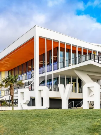 Produit Le Palais de Royan by Ika Ipaka Image