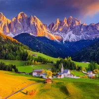 Église dans les Dolomites, Italie