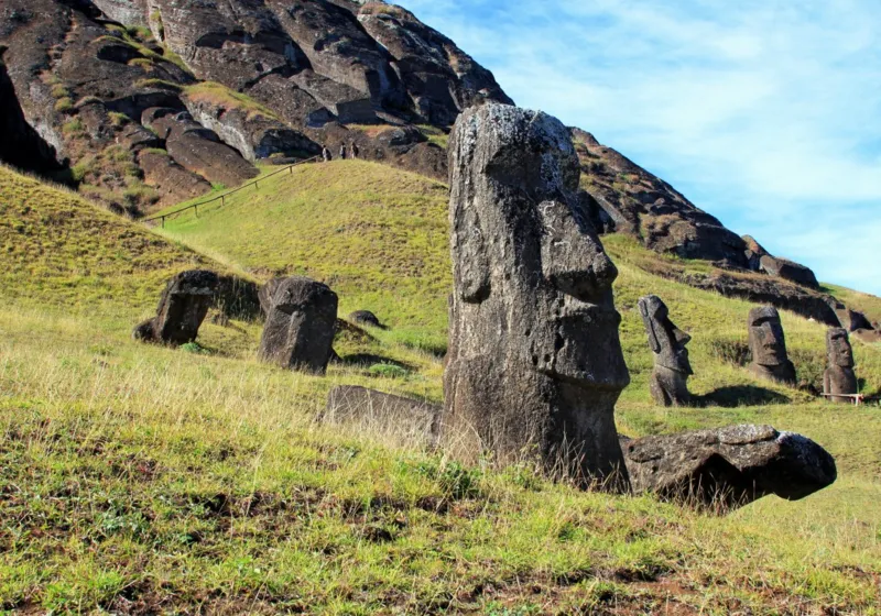 Île de Pâques, Moai at Quarry