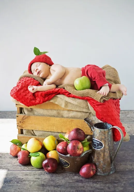 Konrad Bak: Baby and Apples