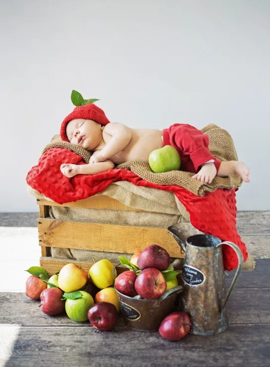 Konrad Bak: Baby and Apples