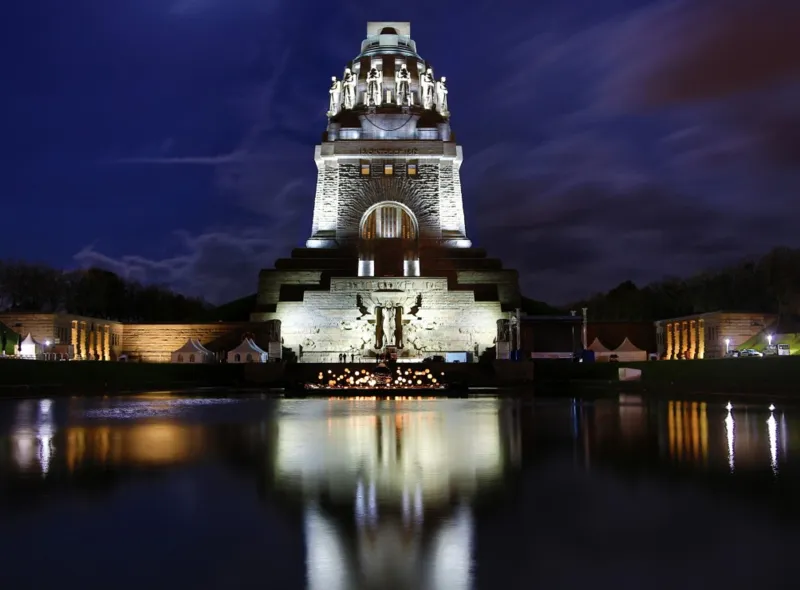 Völkerschlachtdenkmal by Night, Leipzig, Allemagne
