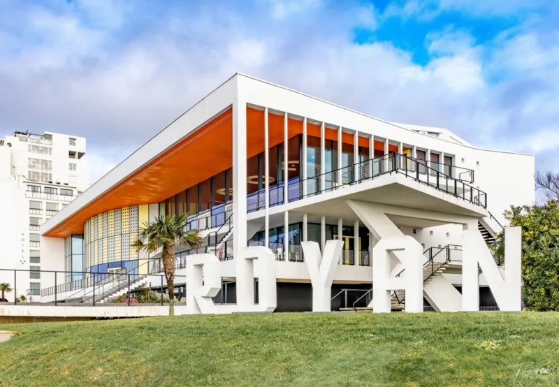 Le Palais de Royan by Ika Ipaka