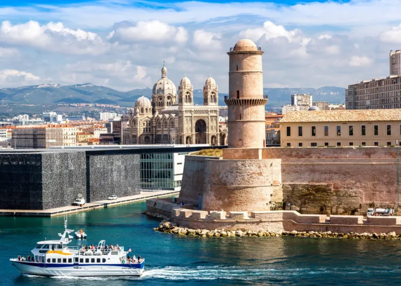 Cathédrale St Jean et Vieux Port de Marseille
