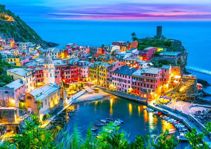 Vernazza au Crépuscule, Cinque Terre, Italy
