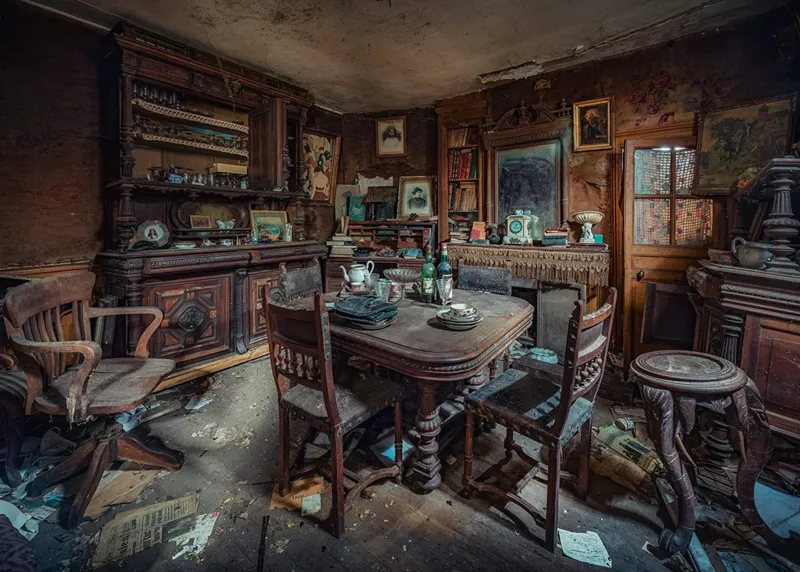 Lost Places - Repas Bizarre