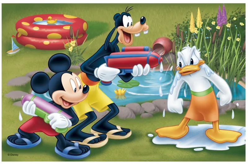 Mickey, Dingo et Donald s'arrosent