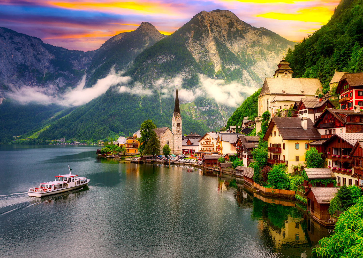 Ville de Hallstatt au Coucher du Soleil, Autriche