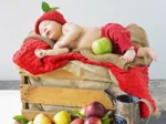 Konrad Bak: Baby and Apples