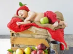 Konrad Bak: Baby and Apples