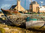 Vieux Bateaux dans un Port de Bretagne