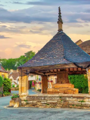 Produit Market Cross in Castle Combe, Cotswolds Image