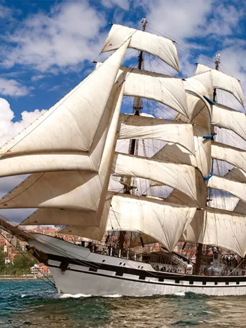 Produit Grand Voilier Quittant le Port Image