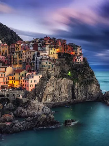 Produit Manarola at Dusk, Cinque Terre, Italy Image