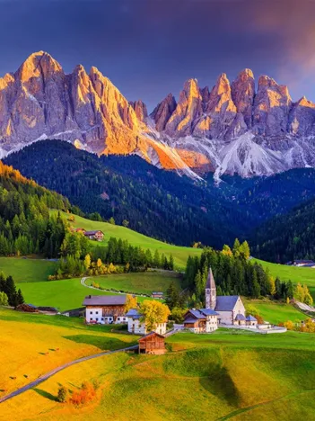 Produit Église dans les Dolomites, Italie Image