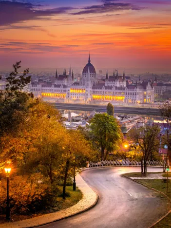 Produit District de Buda avec le Parlement Hongrois Image